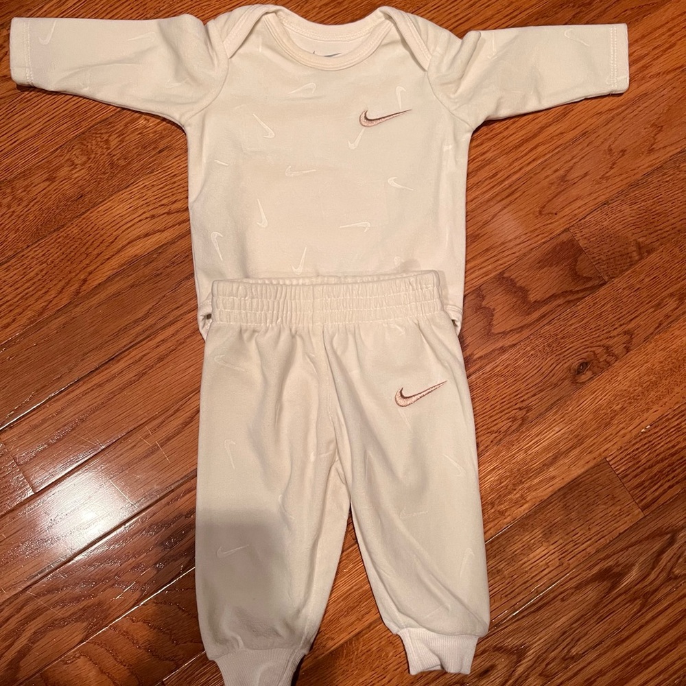 Nike Cream Kids Shirt and Pants Set